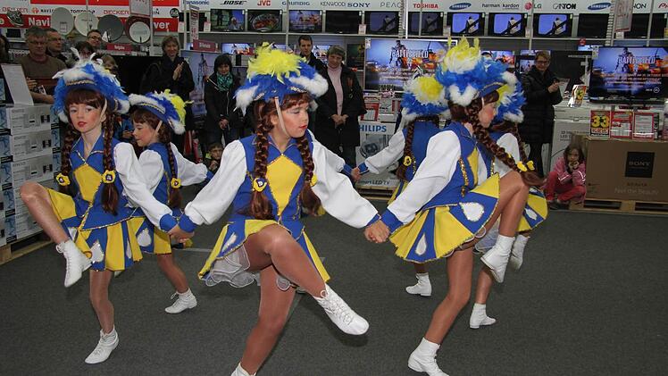 Die Mini Dancers machten ihre Sache gut. Die erste Kulmbacher Showtanzgarde allerdings hat auch noch andere Formationen. Getanzt werden kann schon ab vier Jahre bei den Micro Dancers. Zwischen sechs und acht Jahren tanzen die Little Dancers. Und ab 15 Jahren gibt es die Magic Dancers.