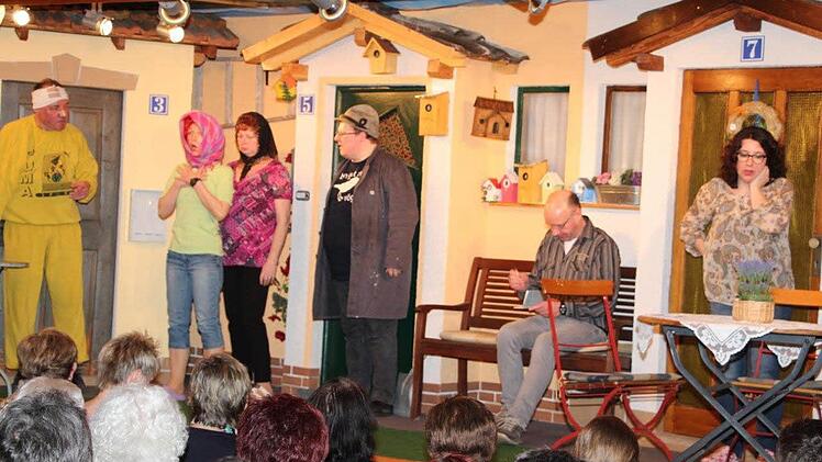 Beim Theater in Höfles. Foto: Rainer Glissnik