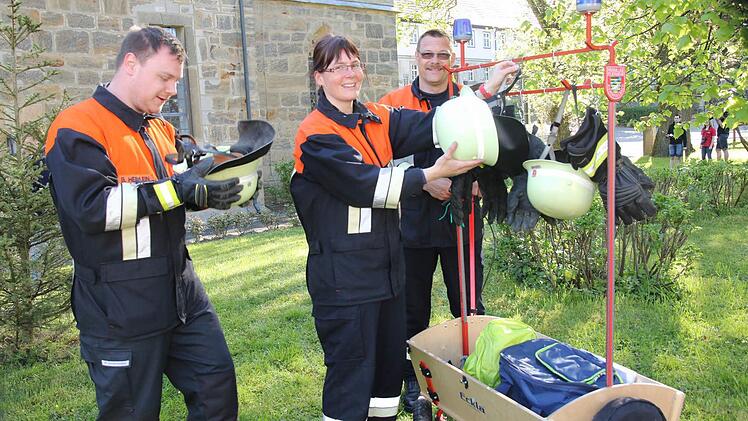 Und Action! Bilder vom Erwachsenenleistungsmarsch der oberfränkischen Feuerwehren in Großheirath (Landkreis Coburg). Fotos: Michael Stelzner