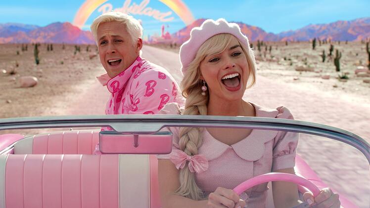 Ein Barbie-Realfilm f&uuml;r die breite Masse - kann das funktionieren? Und wie! "Barbie" erzielte ein Einspielergebnis von weltweit &uuml;ber 1,4 Milliarden US-Dollar und wurde damit zum erfolgreichsten Kinofilm 2023.