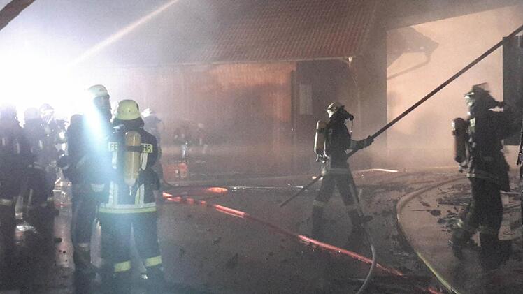 Scheunenbrand in Oberleichtersbach. Foto: Rolf Pralle