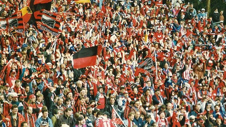 Die Club-Fans sind klar in der Überzahl. Foto: Timo Stöhr