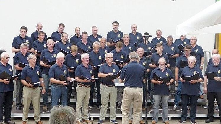 Der Männerchor Reuth unter Leitung von Erich Staab  Foto: privat