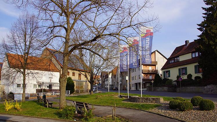 Die lebendige Städtepartnerschaft zwischen Eltmann und Saint-Paul-Trois-Chateaux bekommt jetzt auch ein Symbol in Eltmann: Die Grünanlage an der Landrichter-Kummer-Straße wird nach der französischen Partnerstadt benannt.  Sabine Weinbeer