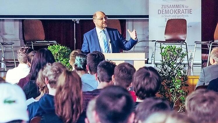 Martin Schulz freute sich &uuml;ber das Interesse der Sch&uuml;lerinnen und Sch&uuml;ler des Bamberger Franz-Ludwig-Gymnasiums.  Foto: Iso e.V.