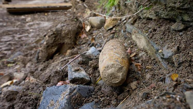 Ahorn: Wanderer finden Sprenggranate - Kampfmittelr&auml;umdienst im Einsatz