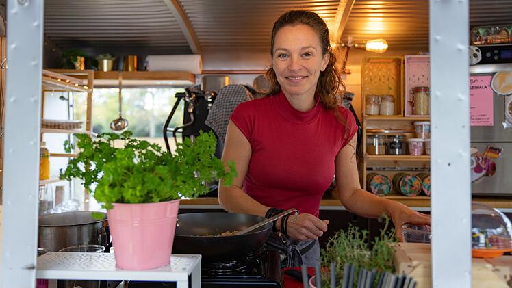 Nachdem sie viele Jahre im Ausland verbracht hat, ist Ren&eacute; (Franziska Wulf) zur&uuml;ck in K&ouml;ln und arbeitet in einem Foodtruck - an dem eines Tages zuf&auml;llig ihr alter Freund Mads vorbeikommt.