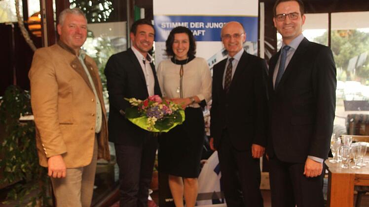 Von links 1. Bürgermeister Jürgen Hennemann, Vors. Sebastian Pollach, Staatssekretärin Dorothee Bär, Landrat Wilhelm Schneider und IHK-Hauptgeschäftsführer Deinhard.