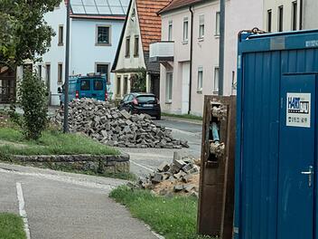 Die Arbeiten an Kanal und Wasserleitung gehen gut voran sind mittlerweile bis in die Ortsmitte abgeschlossen.Christian Ziegler