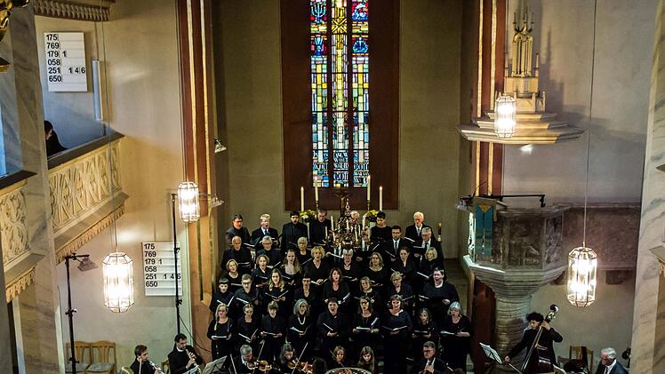 Die Kantorei St. Georg unter Leitung von Markus Heunisch gestaltete in Neustadt ein Kantatenkonzert zum Reformationsjubiläum.Foto: Jochen Berger