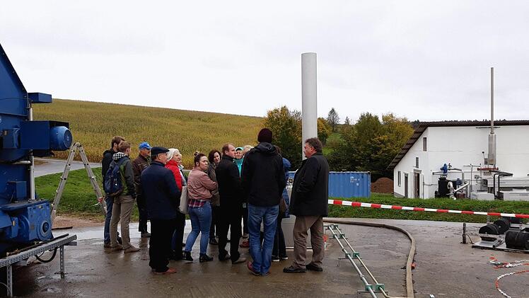 Die Biogasanlage ist ein wichtiger Baustein der Dorfheizung. Sie liefert aber nicht nur W&auml;rme, sondern auch Strom. Foto: Energievision Franken