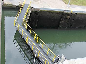 Das Schleusentor ist zu (hier Knetzgau). Wegen des Warnstreiks - und wohl auch wegen der Schifffahrtssperre - kamen am gestrigen Mittwoch keine Schiffe auf dem Main durch die Schleusen.  Symbolfoto: Klaus Schmitt/Archiv