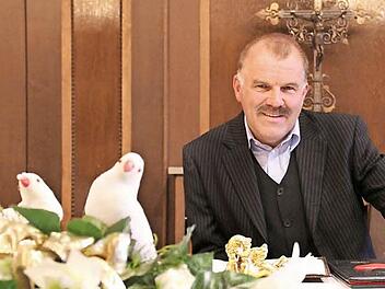 Hans-Joachim Bauer hat als Standesbeamter schon etliche Hochzeiten hinter sich gebracht ... zu Wasser, in der Luft auf dem Boden.
