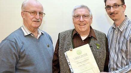 Eckart Spiller (links) und Gottfried Mehnert wurden von Vizepräsidenten Bernd Müller-Strauß geehrt. Foto: Peter Rauch