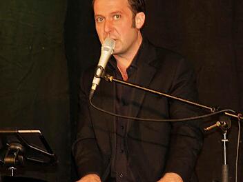 Er ließ Udo Jürgens auferstehen, und zwar sehr authentisch: Michael von Zalejski zeigte sich bei seiner gelungenen "Hommage an Udo Jürgens" als Könner am Klavier und mit der Stimme.