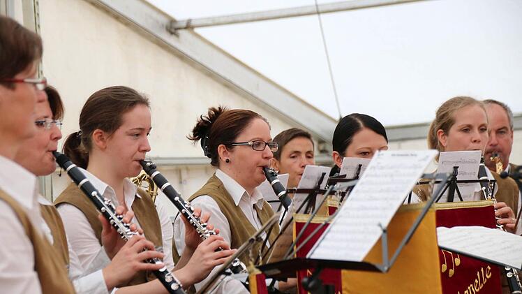 Impressionen vom Coburger "Lokalklang" am Sonntag: Blaskapelle MeederFoto: Jochen Berger