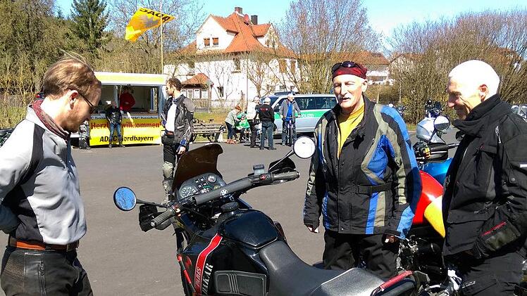 Der Motorrad-Aktionstag war eine ideale Plattform für den Austausch von Informationen unter den Motorradfahrern. Karlheinz Franz