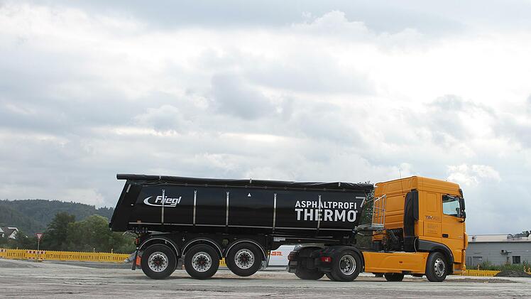 Heftiger Baustellenverkehr machen eine Komplettsperrung nötig. Für Busse gibt es einen Ersatzfahrplan. Foto: Sonny Adam