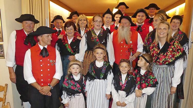 Die Wiesenttaler heute sind eine große Trachtenfamilie.  Foto: Paul Pöhlmann