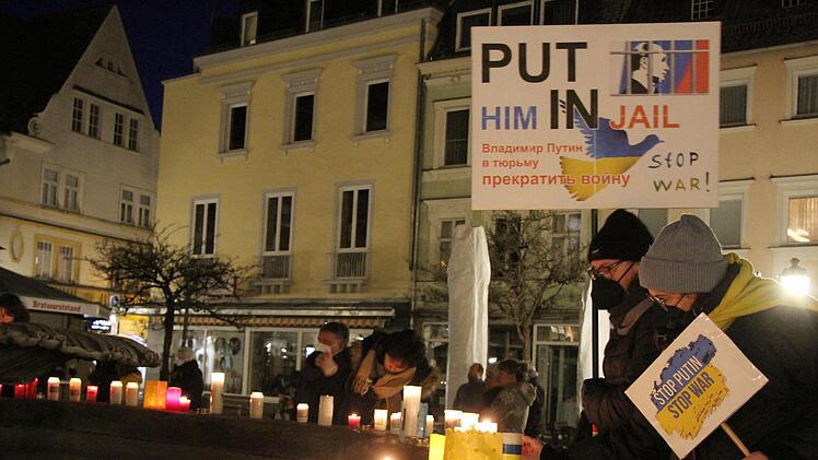 "Putin soll endlich hinter Gitter" - war die Forderung anderer Demonstranten. Foto: Sonny Adam