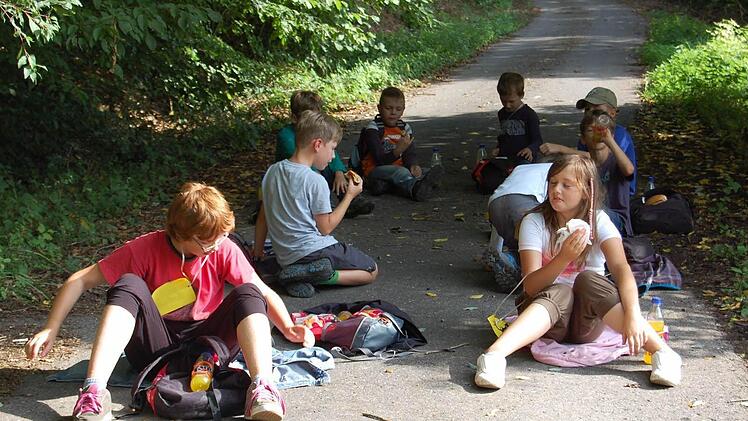 Brotzeit im Schatten.