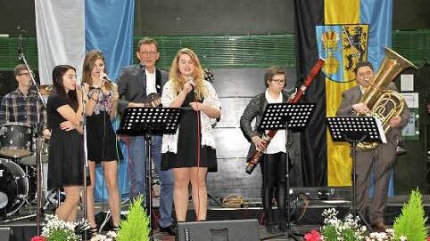 Auch die Schulband wünschte ihren Schulleiter viel Glück im Ruhestand.