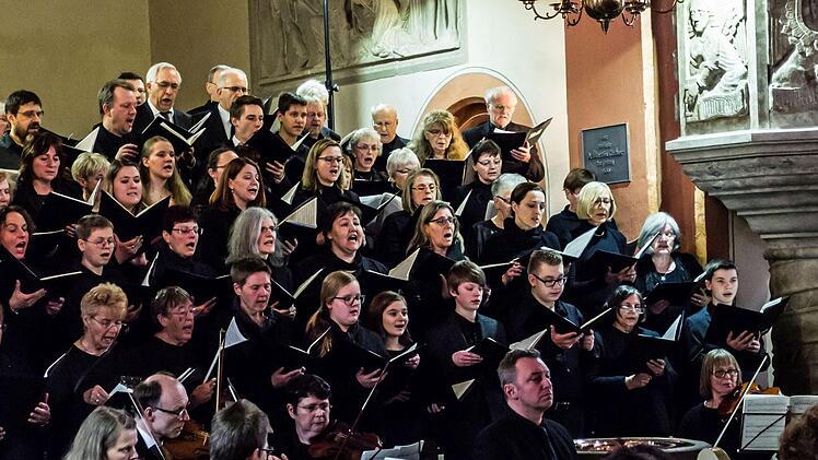 Großen Eindruck hinterließ die Aufführung der Markuspassion von Reinhard Keiser, die Markus Heunisch in St. Georg in Neustadt dirigierte.Foto: Jochen Berger