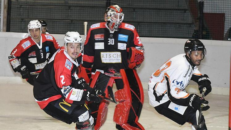 Das Defensiv-Können von (von links) Kristers Freibergs, Ondrej Stava und Goalie Benni Dirksen ist im Derby gegen die Mighty Dogs ganz besonders gefragt.Hopf