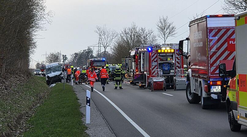 &Uuml;berholman&ouml;ver missgl&uuml;ckt: &Auml;lteres Ehepaar bei Unfall im Kreis Ansbach schwer verletzt