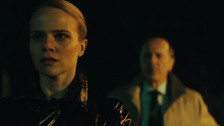 Der Gangster Bagrat (Merab Ninidze) m&ouml;chte Arkadij Zakejew  aus dem Weg r&auml;umen und benutzt dazu dessen Tochter Katharina (Lili Epply).