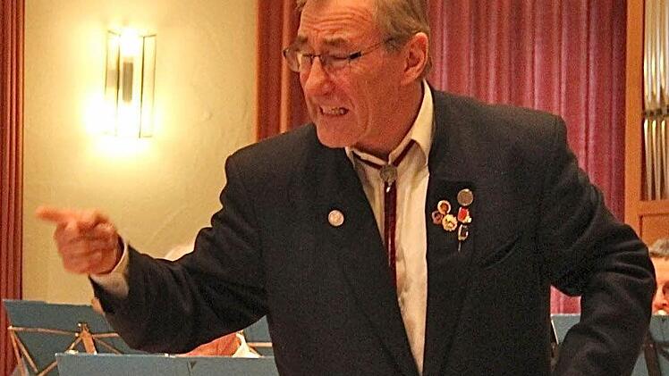 Dirigent Erhard Rada schätzt das hohe Niveau der Seniorenbläser.