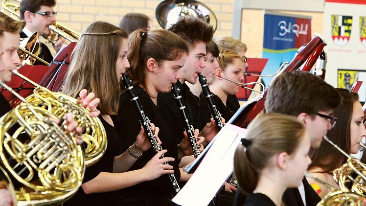 Unter der Leitung von Till Fabian Weser gastierte das Jugendsymphonieorchester Oberfranken erstmals in Bad Rodach.Foto: Jochen Berger