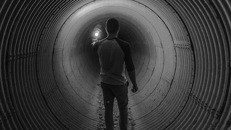 Beim Spielen mit anderen Kindern fliegt ein 13-J&auml;hriger in die amerikanische Kanalisation. Nach stundenlanger Suche werden Spezialisten f&uuml;ndig. Symbolbild: pixabay.com/Free-Photos