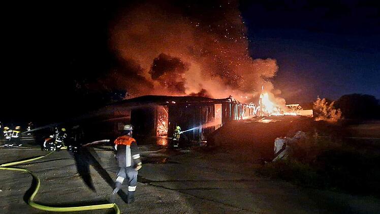 Landwirtschaftliches Anwesen in Sonnefeld brennt