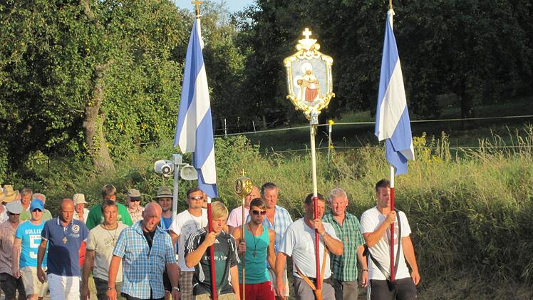 Bald da: Nur noch wenige Kilometer liegen vor den Wallfahrern auf ihrem Rückweg nach Ramsthal. Fotos: Andreas Lomb