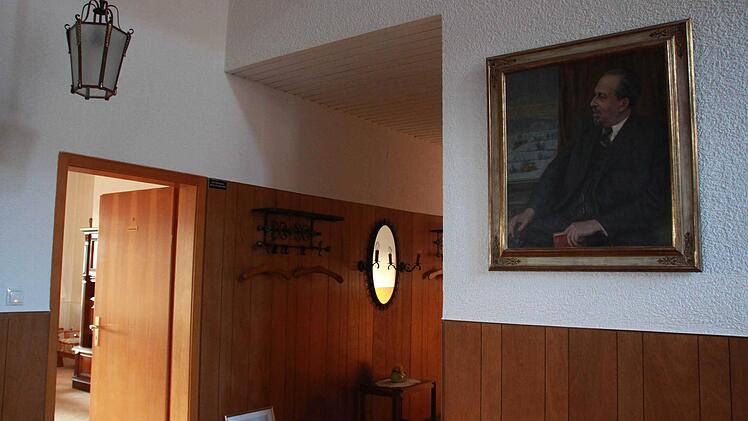 Es müsste viel gemacht werden an der alten Villa, meint Annette Limpert. Noch einmal etwas ganz anderes? Dafür hat die 52-Jährige keine Kraft mehr. Die Kurpension Trümbach wird nach fast 100 Jahren im Familienbesitz verkauft. 1996 hatte das Sanatorium 10 000 Übernachtungen pro Jahr. Foto: Carmen Schmitt
