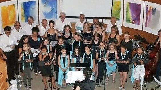 Die Sängerinnen und Sänger der Fidelia traten gemeinsam mit dem Chornachwuchs Felicitas Fidelis in Röttenbach auf. Foto: privat