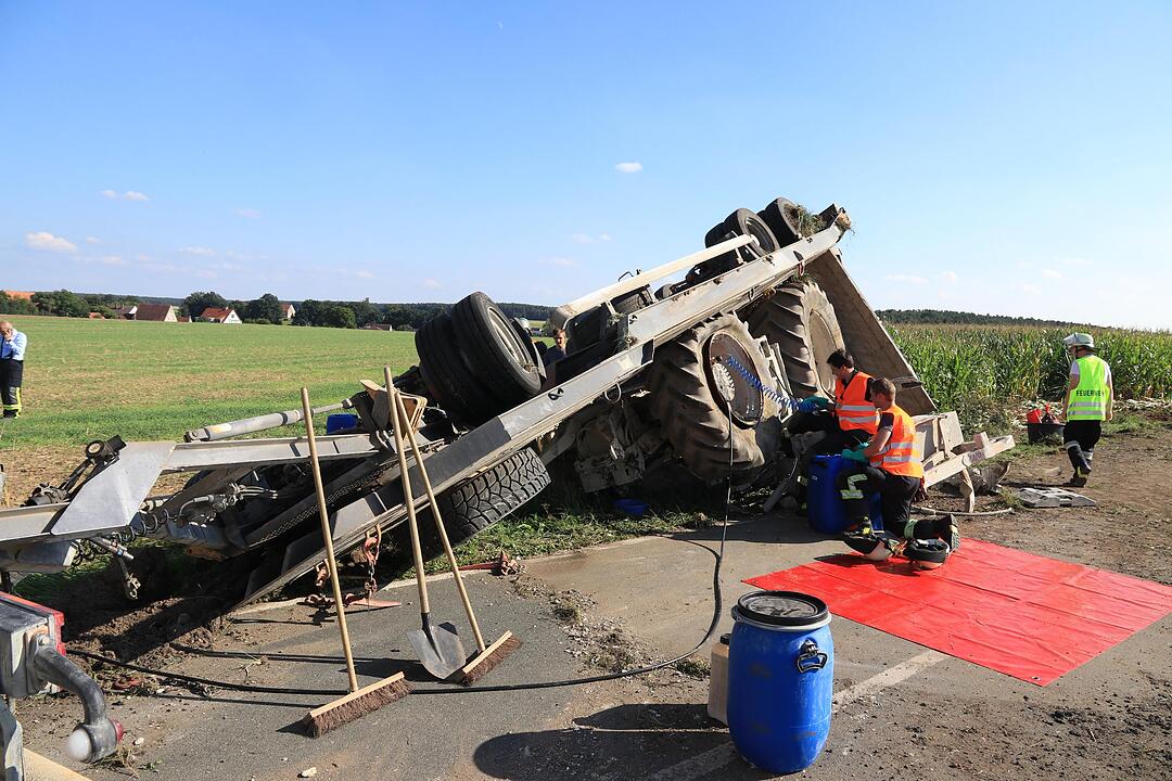 Lkw-Fahrer verliert Kontrolle bei Herzogenaurach