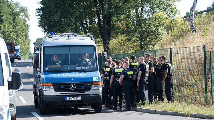 Brand im Berliner Grunewald nach Explosion am Donnerstag (4. August 2022)
