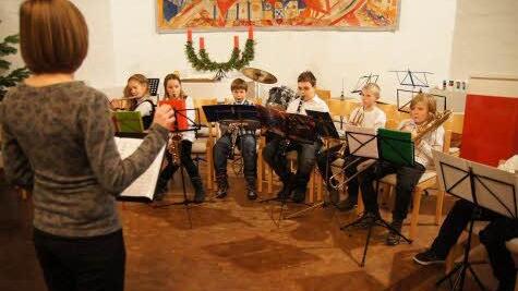 Bläserklasse der Grundschule, von links Leandra, Hannah, Lukas, Timo, Henrik und Finn; (nicht im Bild: Laura und Marduk)