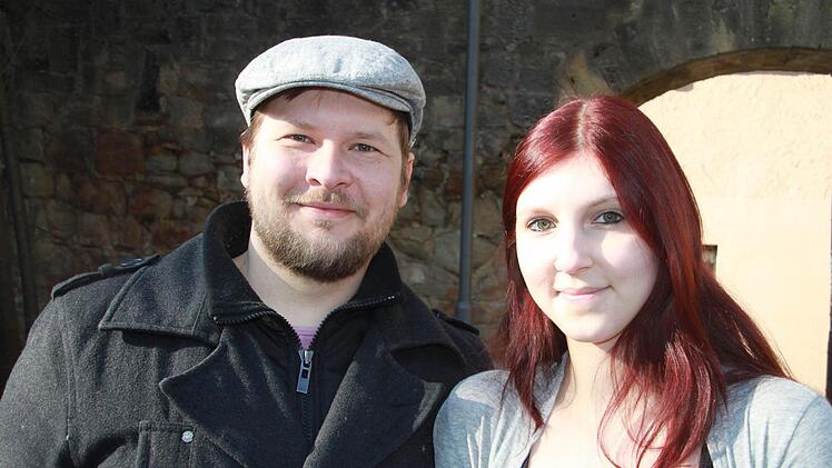 Benjamin Apel und Anja Krauß haben sich den Wahlkampfscherz mit den Plakaten ausgedacht.