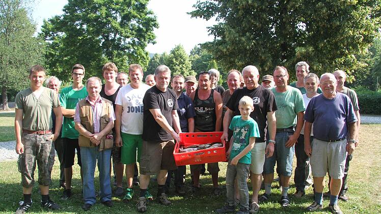 Genau 35 begeisterte Angler machten beim Altstadtfischen 2015 mit. Foto: Sonja Adam