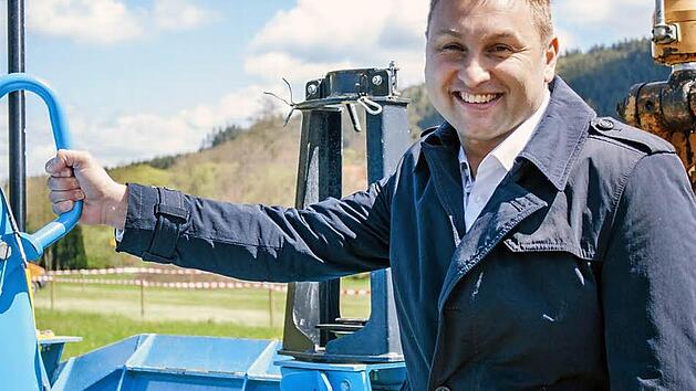 J&uuml;rgen Baumg&auml;rtner beim Spatenstich f&uuml;r die Ortsumgehung Zeyern. Ein Projekt, das ihm besonders am Herzen liegt. Foto: Veronika Schadeck