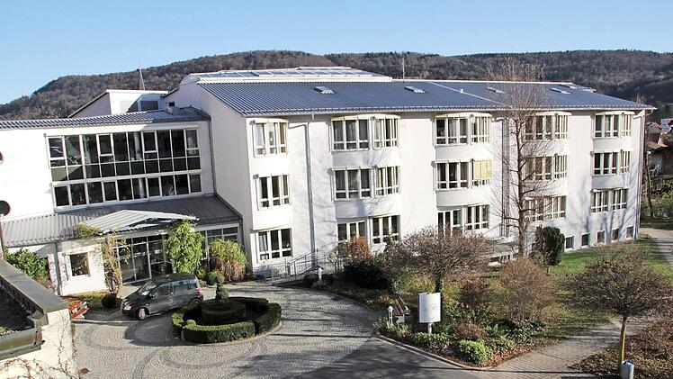 Erst 2019 sollen die ehemaligen Zeitarbeits-Angestellten komplett nach dem öffentlichen Tarif bezahlt werden. Das ginge auch früher, finden einige Forchheimer Kreisräte . Die SPD-Fraktion möchte mit ihrem Antrag dafür ein Signal setzen. Foto: Josef Hofbauer