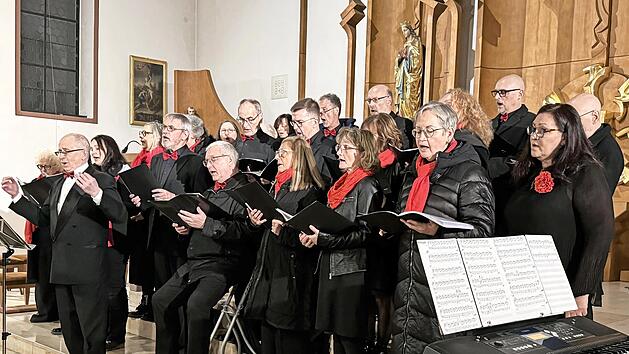 Der Folklorechor N&uuml;dlingen-Bad Kissingen beim Konzert in der Pfarrkirche