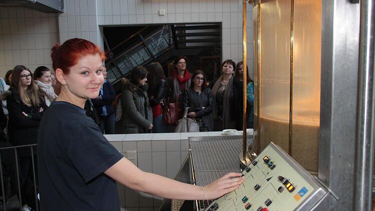 Lena Niklas ist Auszubildende im Beruf der Brauerin und Mälzerin. Foto: Jürgen Gärtner