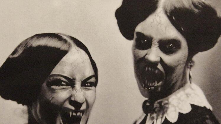 Ein Hologramm: Vampire...