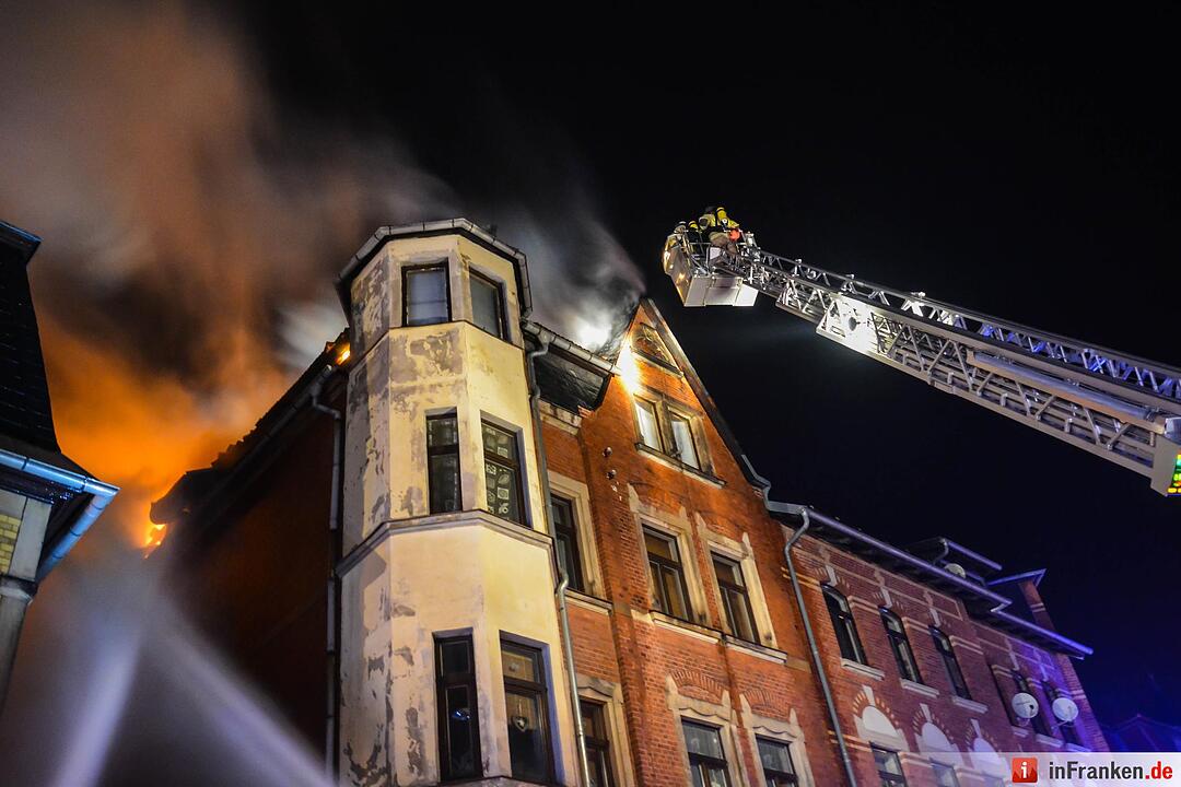 Mehrfamilienhaus in Sonneberg brennt