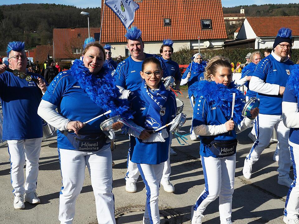 Buntes Faschingstreiben lockte tausende Besucher an.