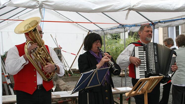 Die Sameds untermalen die Feierstunde musikalisch. Foto: Daniela Röllinger
